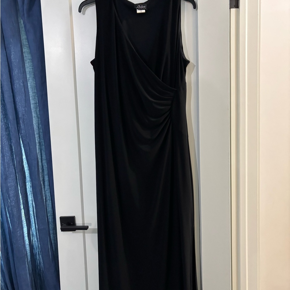Black Ruched Sleeveless V-Neck Maxi Dress